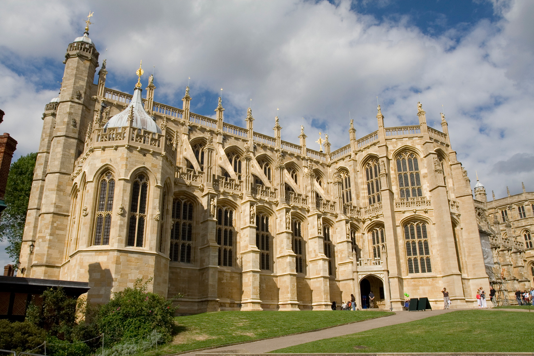 Royal Wedding Locations St-Georges-Chapel-www.istockphoto.comgbphotost-georges-chapel-windsor-castle-gm92282312-3655184-retosteffen