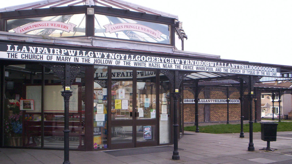 Llanfairpwllgwyngyllgogerychwyrndrobwllllantysiliogogogoch