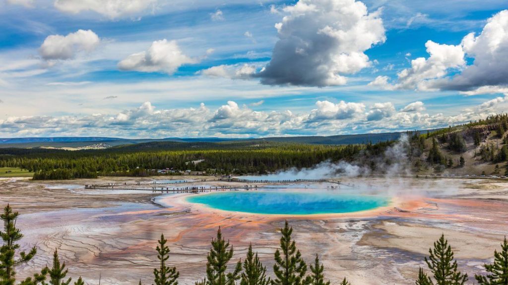old faithful geyser yellowstone united states