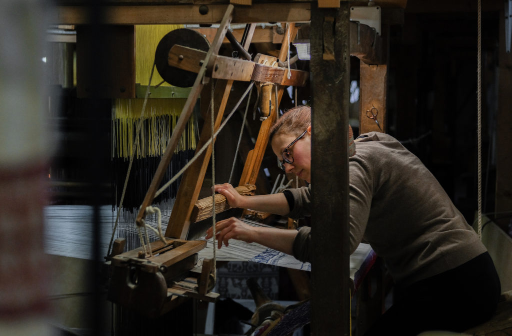 Marta italian weaver's apprentice using loom