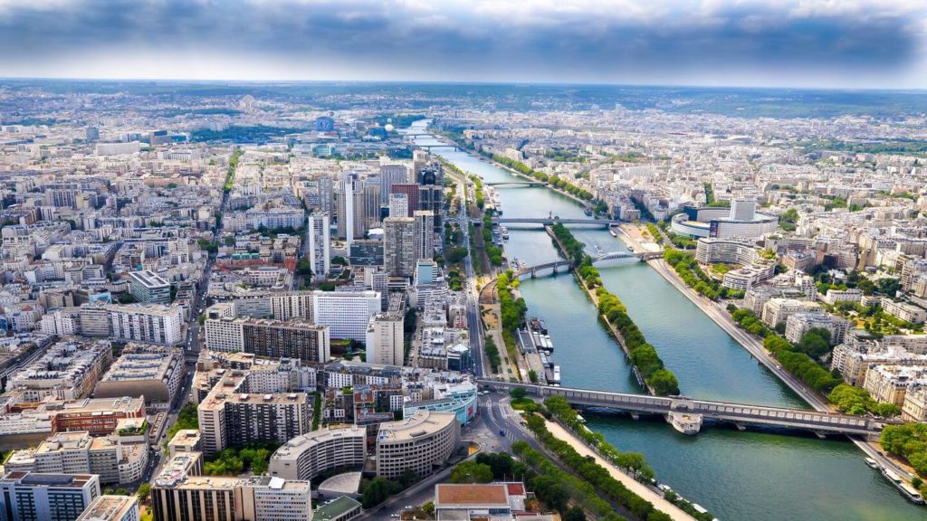 Enjoy travel with your mum in Paris