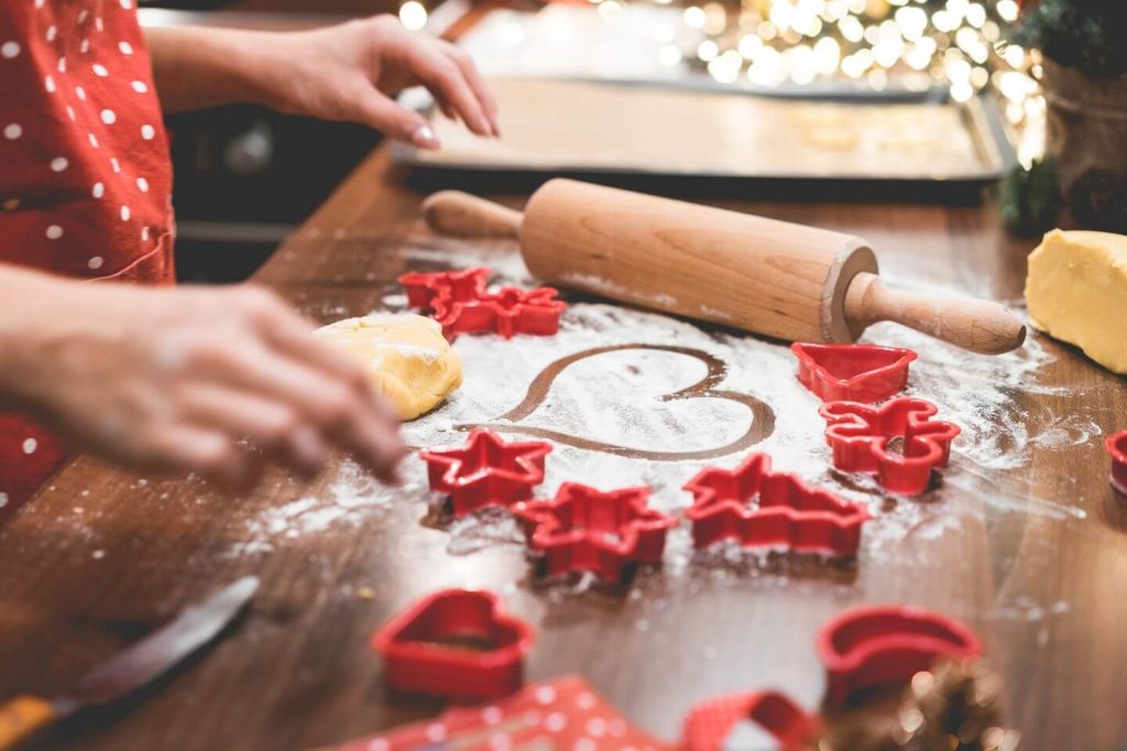 making cookies French Christmas