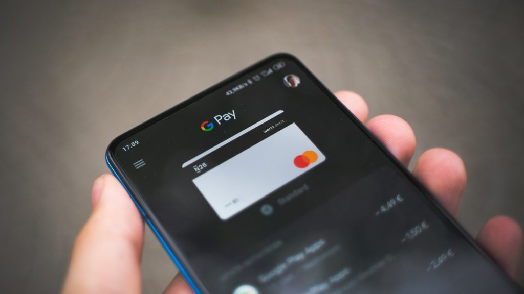 How technology can help travellers? With contactless payments