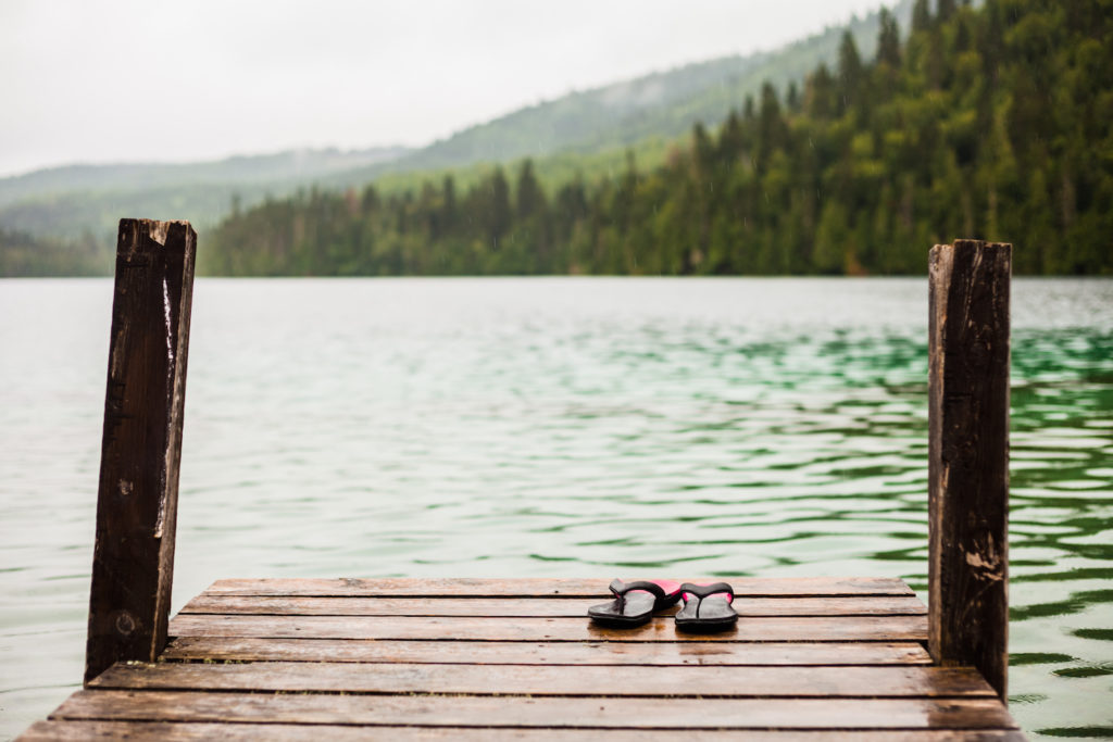 Add flip flops to your packing list when you're planning how to dress in Vietnam