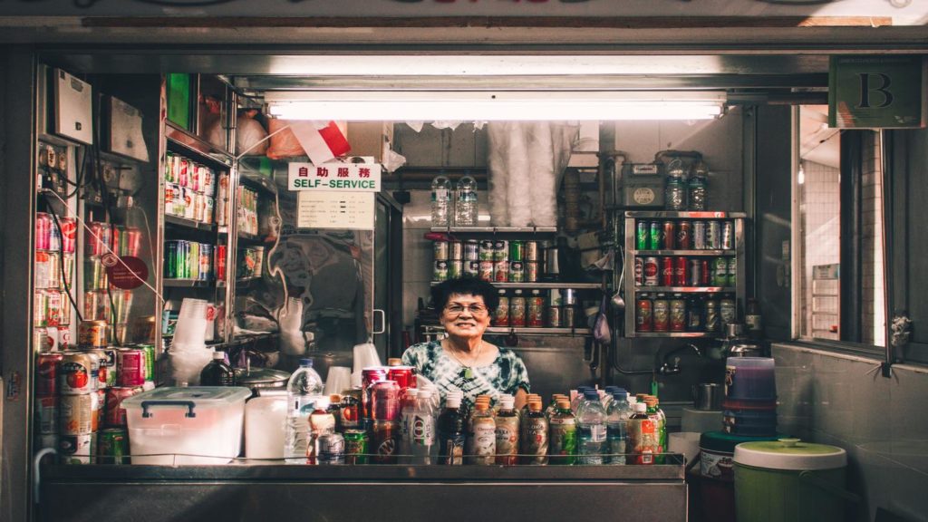 best-things-to-see-in-Singapore-Hawker-centre