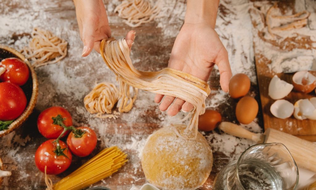 spaghetti making