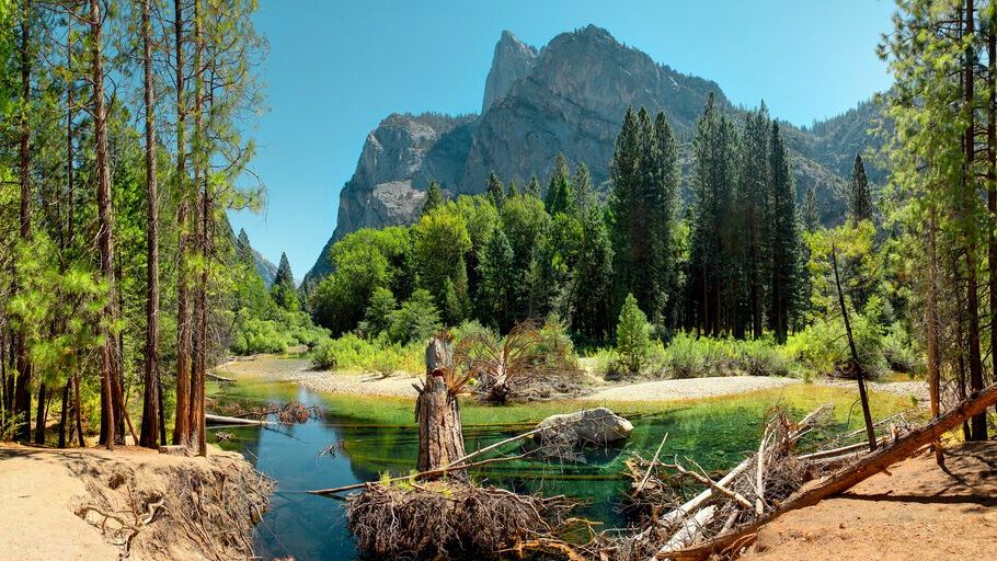 Lake in mountains cape, kings canyon national park, California