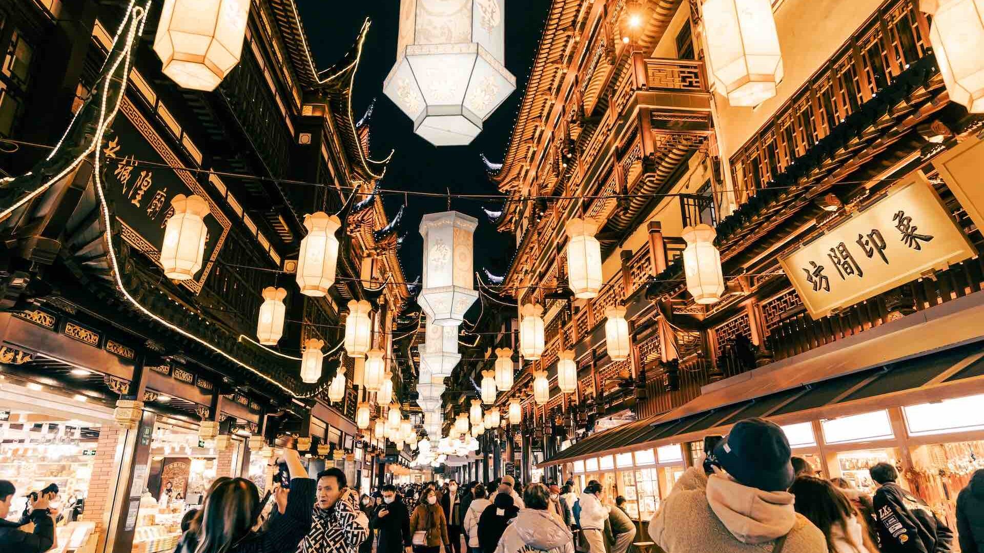 Lanterns and crowds at popular Chinese food market