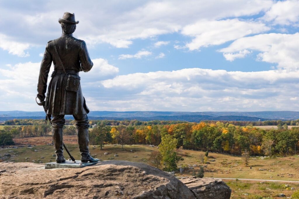 Gettsyburg statue and landscape