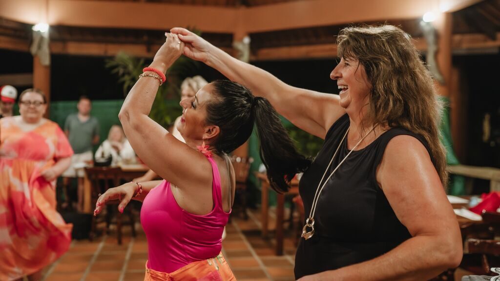 josephien and jayne dancing in costa rica