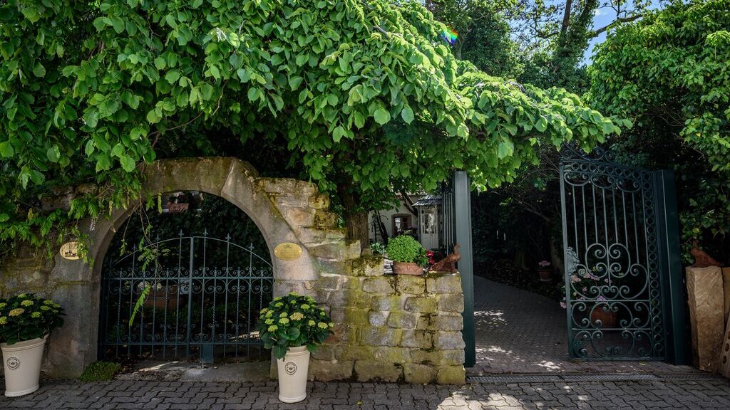 Weinessiggut Doktorenhof vinegar building